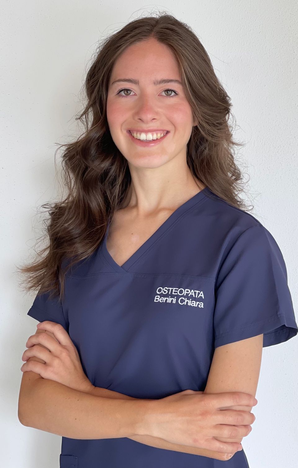 Chiara Benini, osteopata a Varese, in divisa da studio